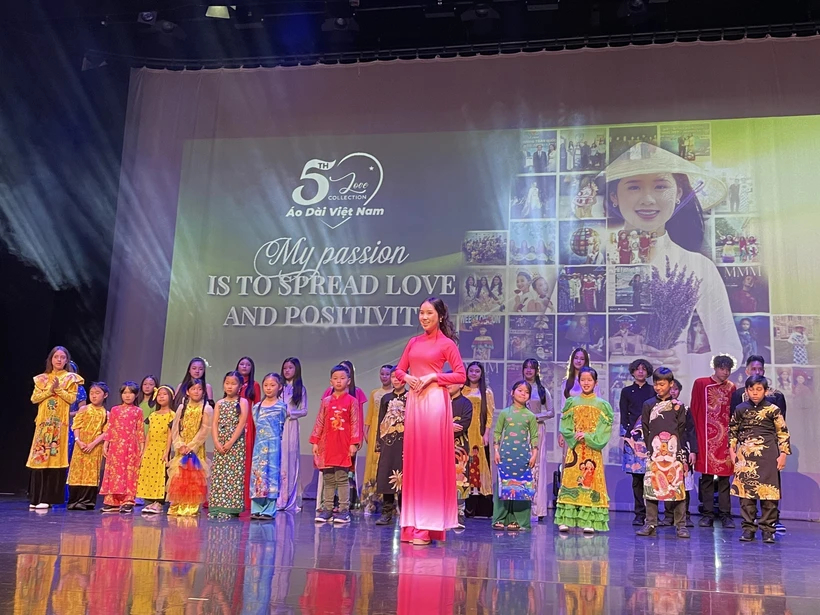 Programa artístico en honor de la cultura vietnamita en el Reino Unido