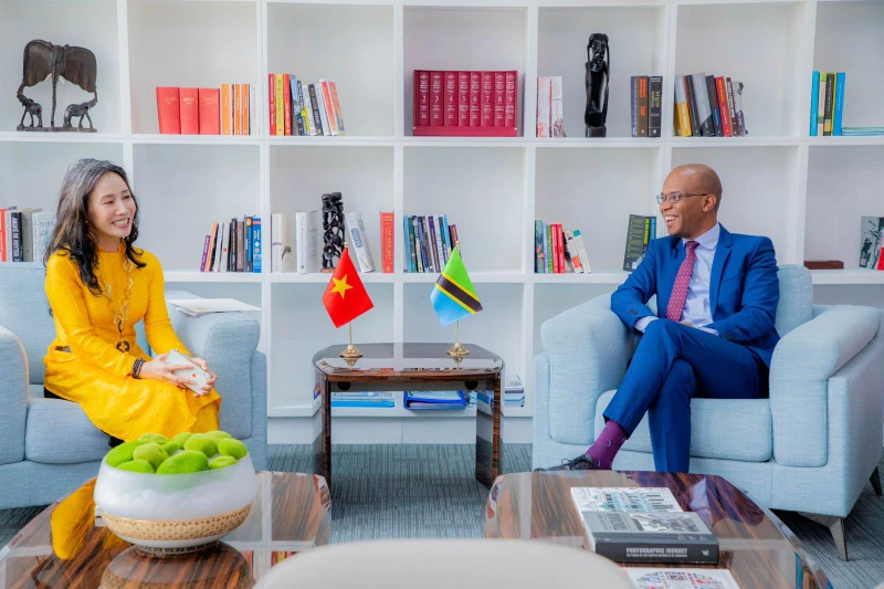 Tanzania desea desarrollar cooperación con Vietnam en inversión, comercio e intercambios entre pueblos