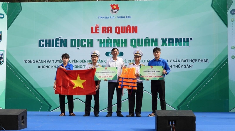 Jóvenes marinos saludan a la campaña “Marcha Azul