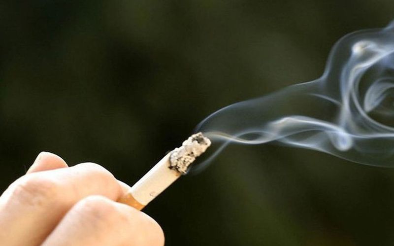 Vietnam necesita prohibir drásticamente los cigarrillos electrónicos, sugieren expertos extranjeros