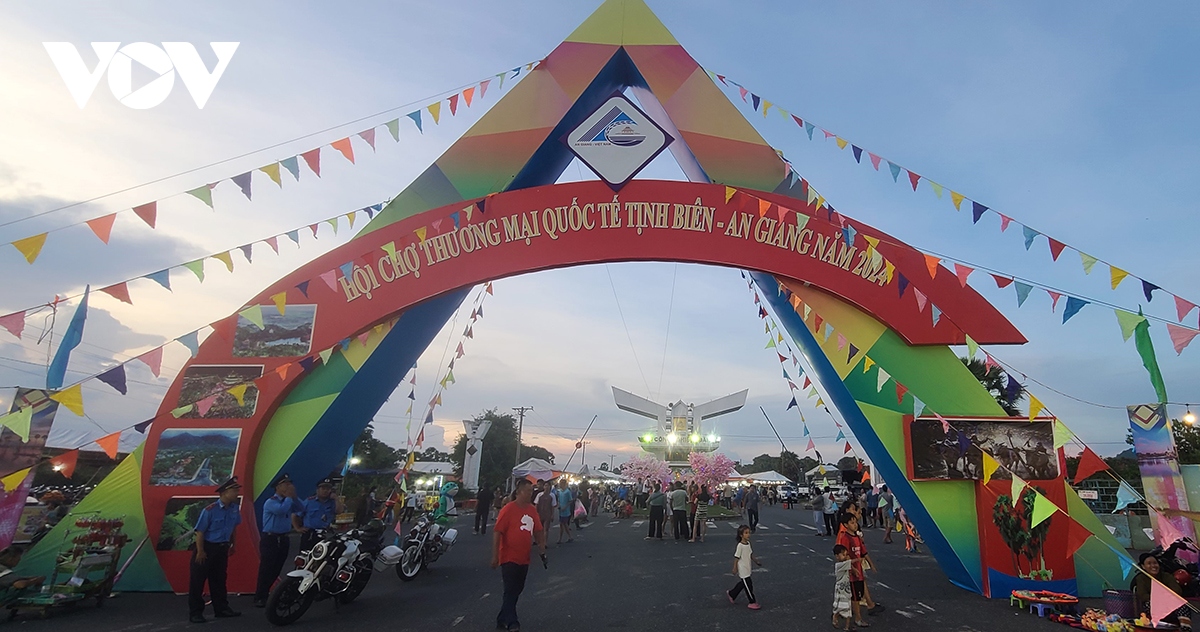 Inauguran la Feria Internacional Tinh Bien - An Giang 2024