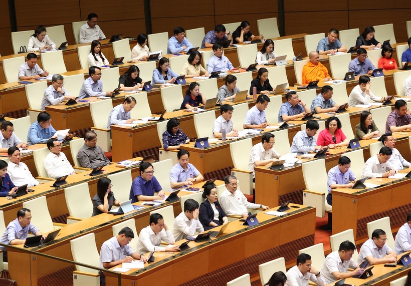 Diputados vietnamitas analizan enmiendas de Ley Orgánica de Tribunales Populares y Ley de Capitalidad
