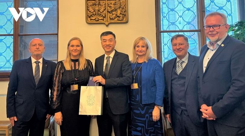 Relaciones parlamentarias entre Vietnam y la República Checa siguen progresando