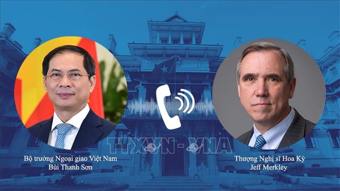 Ministro de Relaciones Exteriores de Vietnam sostiene conversación telefónica con senador estadounidense