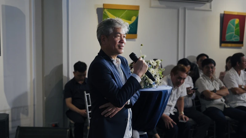 Médico vietnamita recibe premio internacional de cirugía refractiva