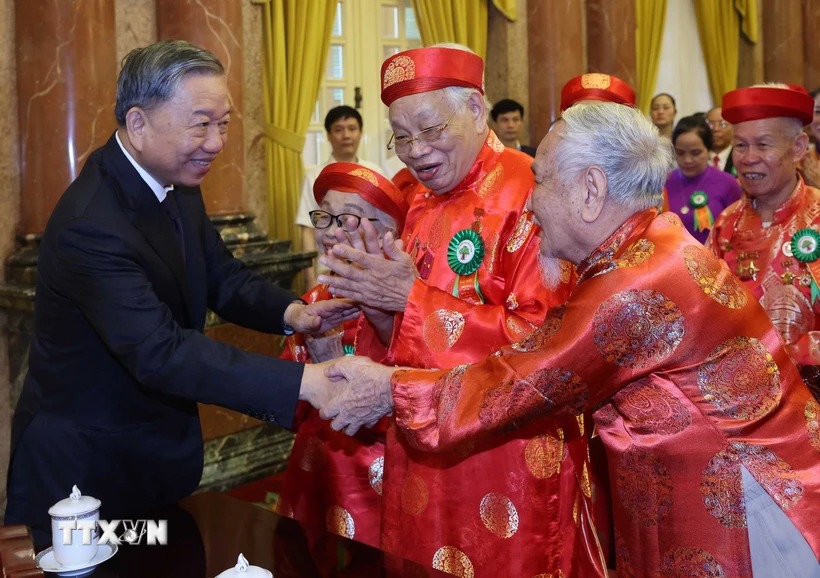 El Presidente de Vietnam reafirma el papel de las personas mayores para el desarrollo nacional