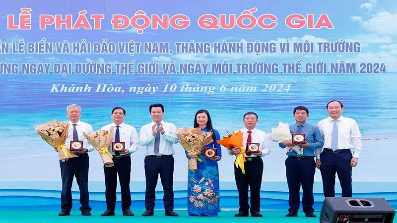 Inauguración de la Semana del Mar y las Islas de Vietnam en Nha Trang