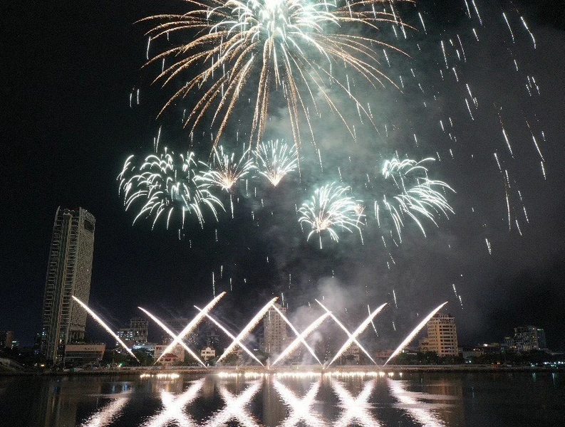 Inauguran Festival Internacional de Fuegos Artificiales de Da Nang - DIFF 2024