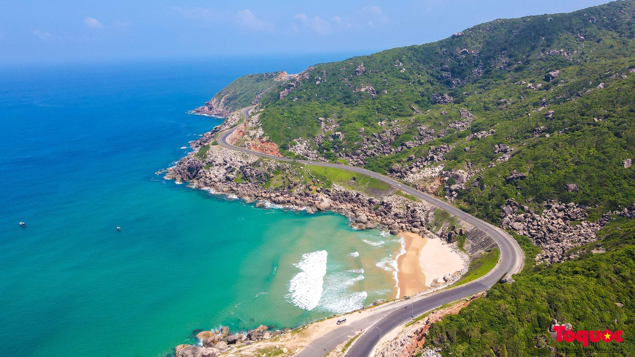 Disfrutar la ruta costera más bella de Vietnam desde arriba