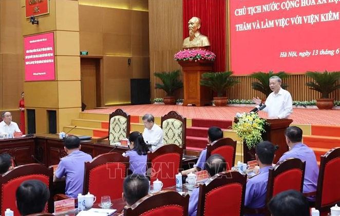 Presidente vietnamita reconoce contribución del sector fiscal a la lucha contra corrupción