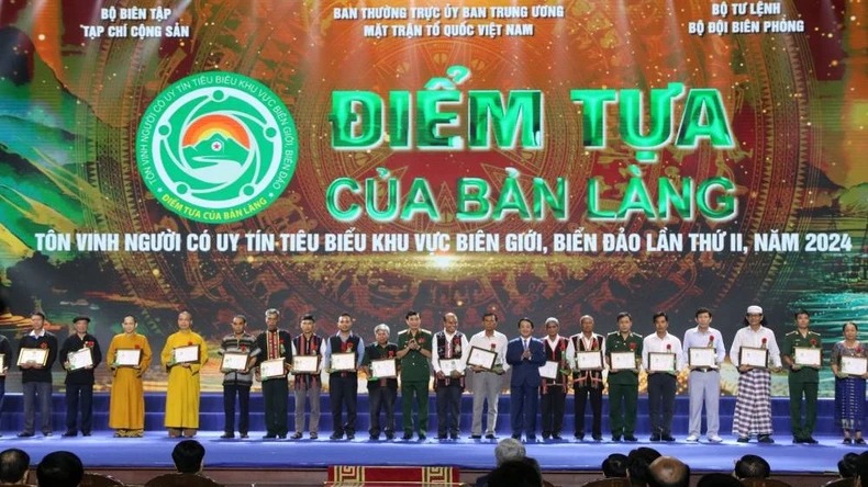 Ceremonia en honor de personas influyentes en comunidades fronterizas e isleñas
