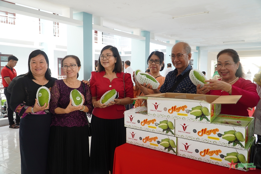 Can Tho exporta el primer lote de mango elefante de piel verde a Australia y Estados Unidos