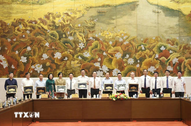 El presidente de la Asamblea Nacional se reúne con periodistas en el Día de la Prensa Revolucionaria de Vietnam