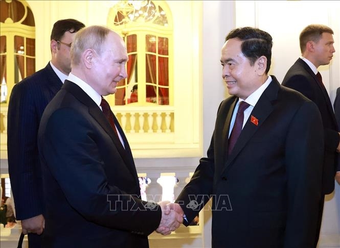El presidente de la Asamblea Nacional de Vietnam se reúne con el presidente ruso