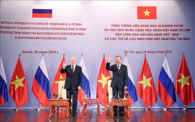 Celebra encuentro entre Putin y ex alumnos vietnamitas en Rusia