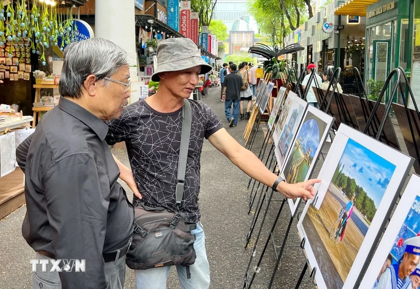 Exposición fotográfica sobre el archipiélago de Truong Sa en Ciudad Ho Chi Minh