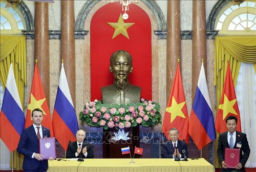 Medios internacionales siguen cubriendo visita del presidente ruso a Vietnam