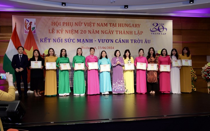 Celebran el 20º aniversario del establecimiento de la Asociación de Mujeres Vietnamitas en Hungría