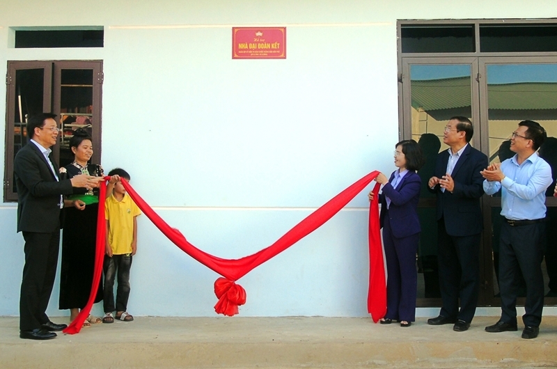 Un proyecto de casas de solidaridad cambia la fisonomía rural en Dien Bien