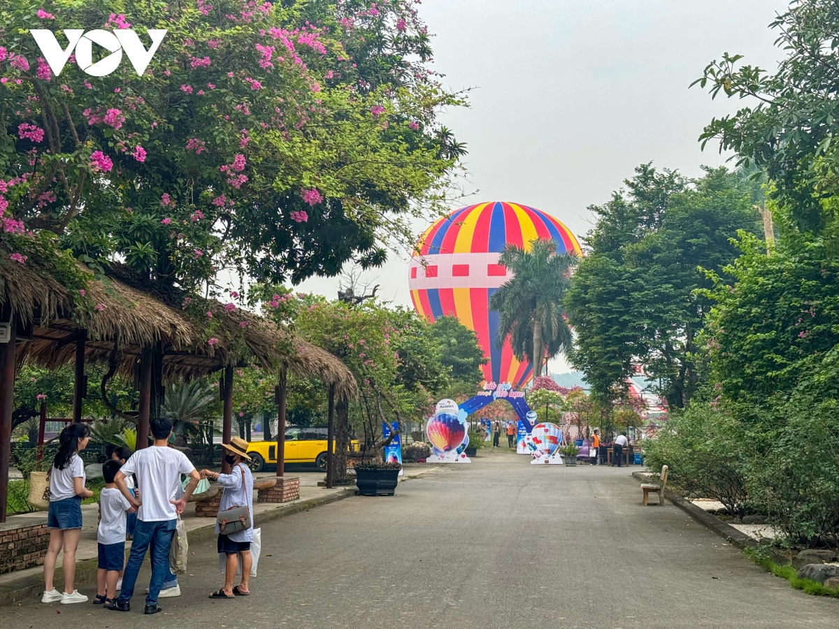 Se lanza el vuelo en globo aerostático, nueva oferta turística de Hanói