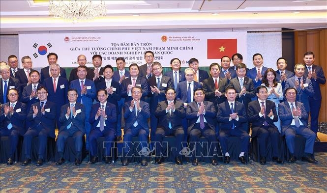 El Gobierno vietnamita siempre crea condiciones favorables a los inversores extranjeros, afirma Pham Minh Chinh