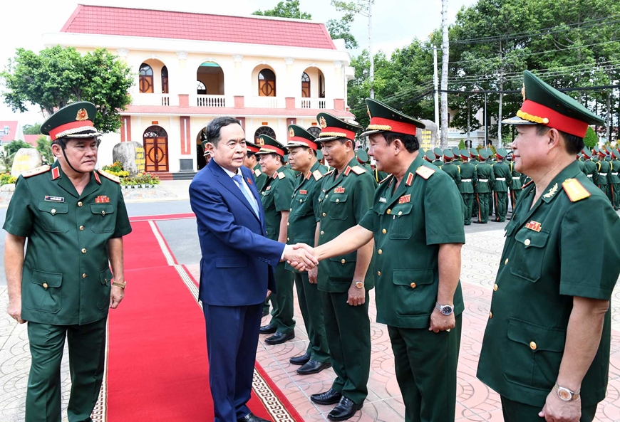 El presidente del Parlamento realiza visita de trabajo a la novena zona militar