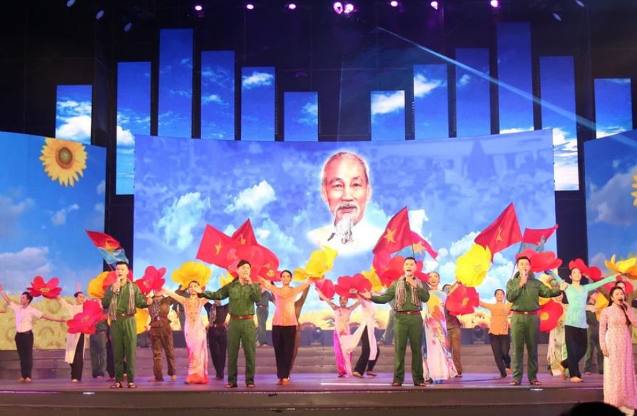 Programa especial de arte con motivo del 326 º aniversario de Ciudad Ho Chi Minh