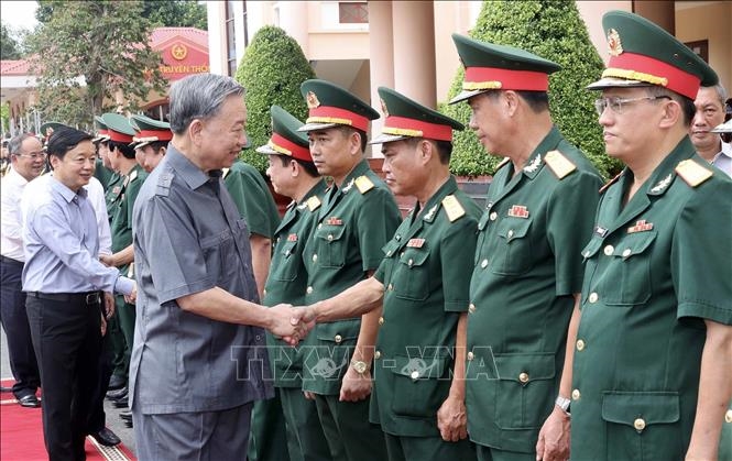 La 25 ª Brigada de Ingenieros representa nobles cualidades de los soldados del tío Ho, afirma Presidente de Vietnam