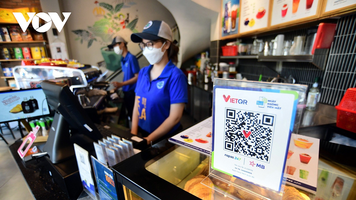 La prensa británica valora muy positivamente la posición de Vietnam hacia una sociedad sin dinero en efectivo