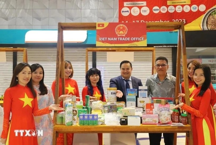 Productos vietnamitas resaltan en feria de alimentos y bebidas de Malasia