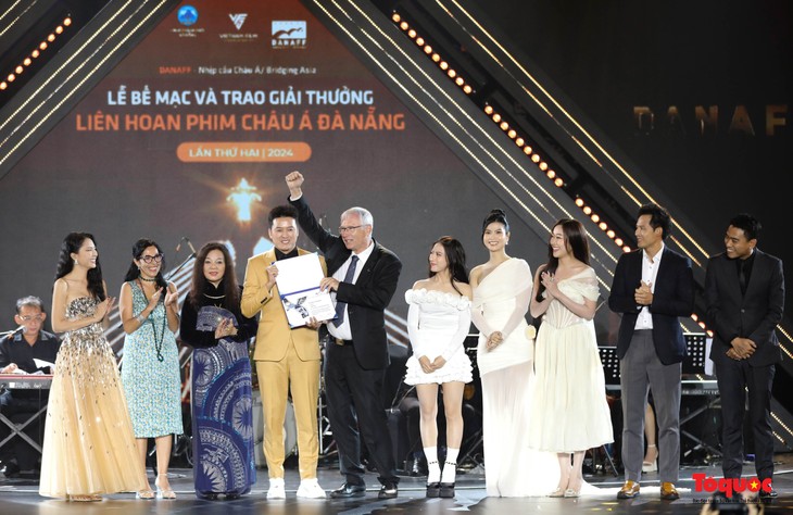 Entregan premios a los ganadores del Festival de Cine Asiático de Da Nang 2024
