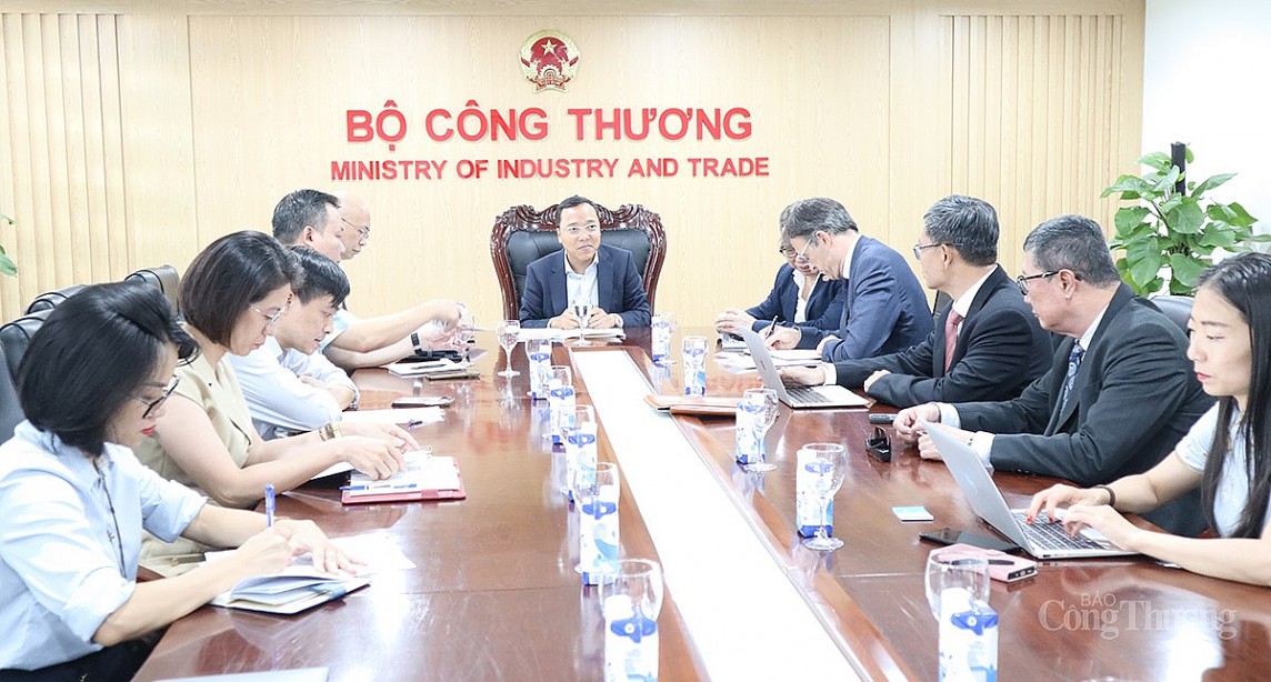 Fortalecen cooperación entre Vietnam y Federación Internacional de Asociaciones de Transitarios