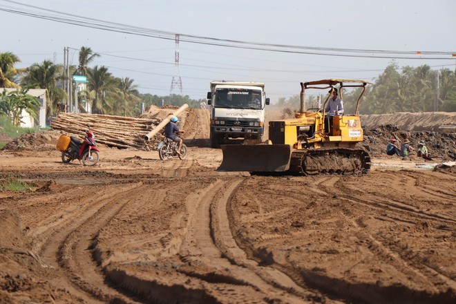 Primer ministro de Vietnam pide acelerar desembolso de inversión pública para 2024