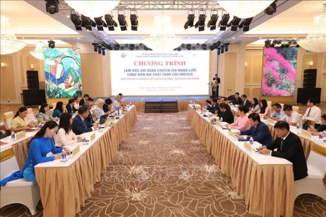 Expertos de la UNESCO sugieren una mayor participación pública en la preservación del Geoparque Lang Son