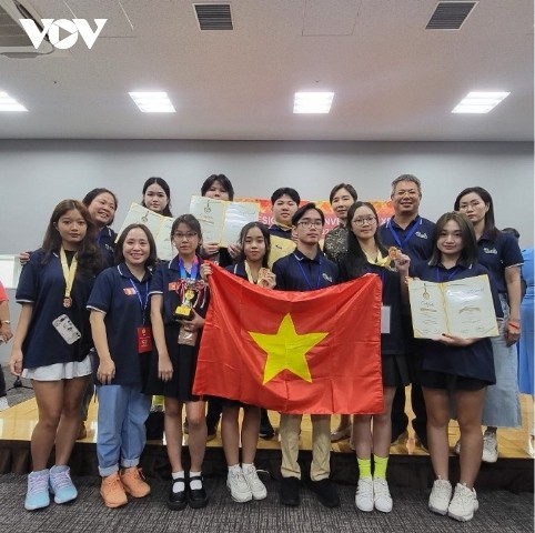 Estudiantes vietnamitas ganan medallas de oro en una exposición internacional sobre diseño, ideas e invenciones