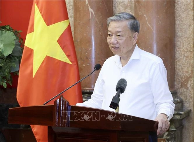 Homenaje a la fuerza de jóvenes voluntarios