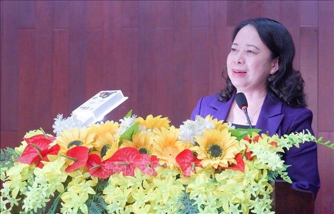 La vicepresidenta de Vietnam, Vo Thi Anh Xuan, se reúne con votantes en An Giang