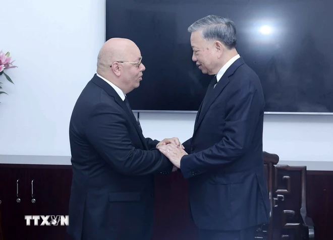 Presidente de Vietnam recibe al ministro argelino de Veteranos de Guerra y Titulares de Derechos