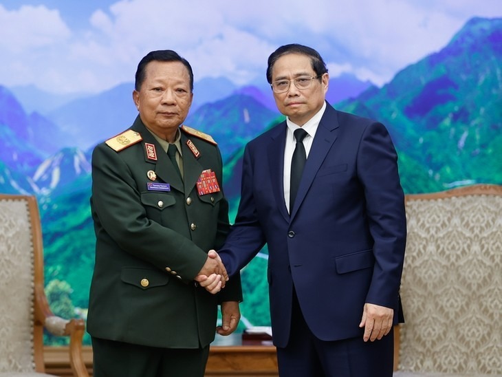 Vietnam y Laos reiteran las relaciones especiales y de solidaridad entre ambos pueblos