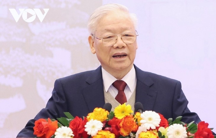 El secretario general Nguyen Phu Trong ante los ojos de diplomáticos