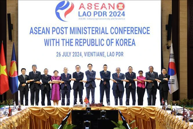 Vietnam participa activamente en AMM-57 en Laos