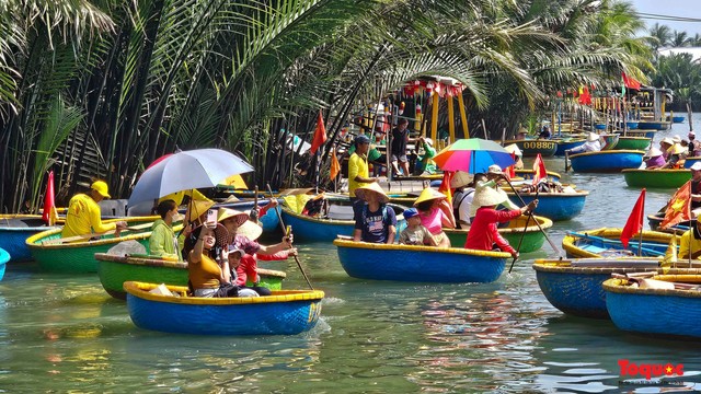 Tripadvisor Paseo en barco cesta de bambú en Hoi An, una de las experiencias más interesantes del mundo