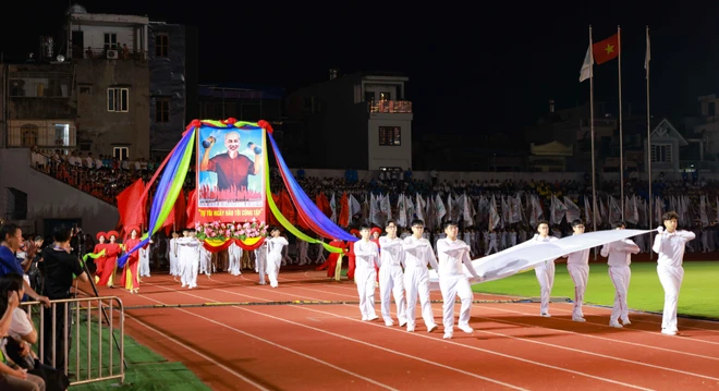 Inauguración de los mayores Juegos Deportivos Phu Dong para los Estudiantes jamás organizados