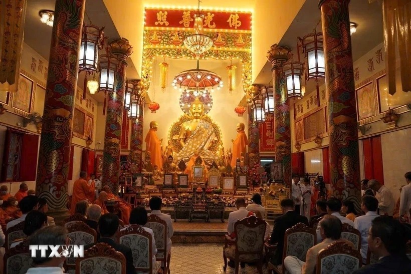 El Rey tailandés reconoce los aportes de la secta budista Annamnikaya de Vietnam en su país