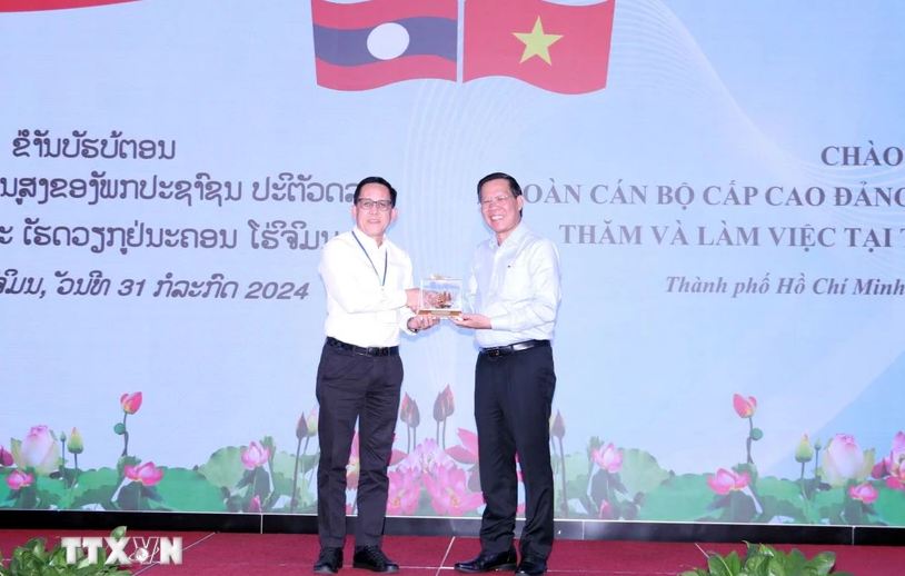 Líder de Ciudad Ho Chi Minh recibe a delegación del Partido Revolucionario Popular de Laos
