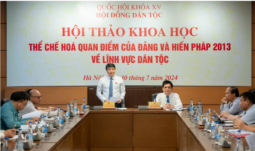 Institucionalización de las perspectivas del Partido Comunista y la Constitución de 2013 sobre asuntos étnicos