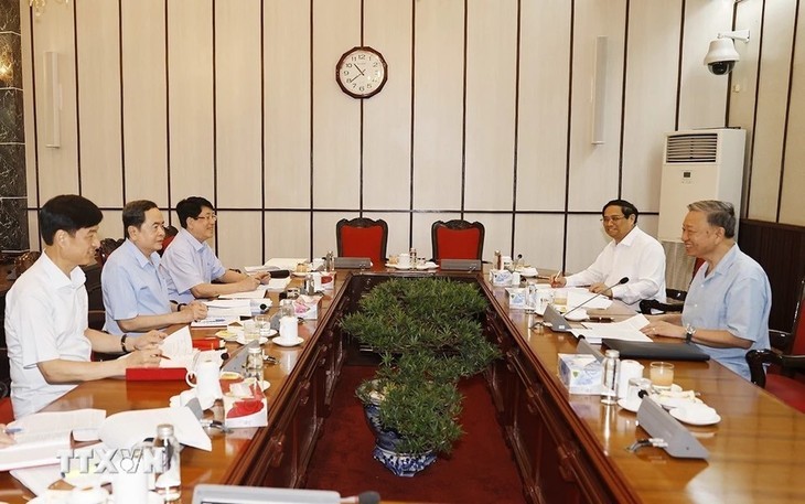 El Secretario General del Partido Comunista de Vietnam se reúne con los otros dirigentes principales del país