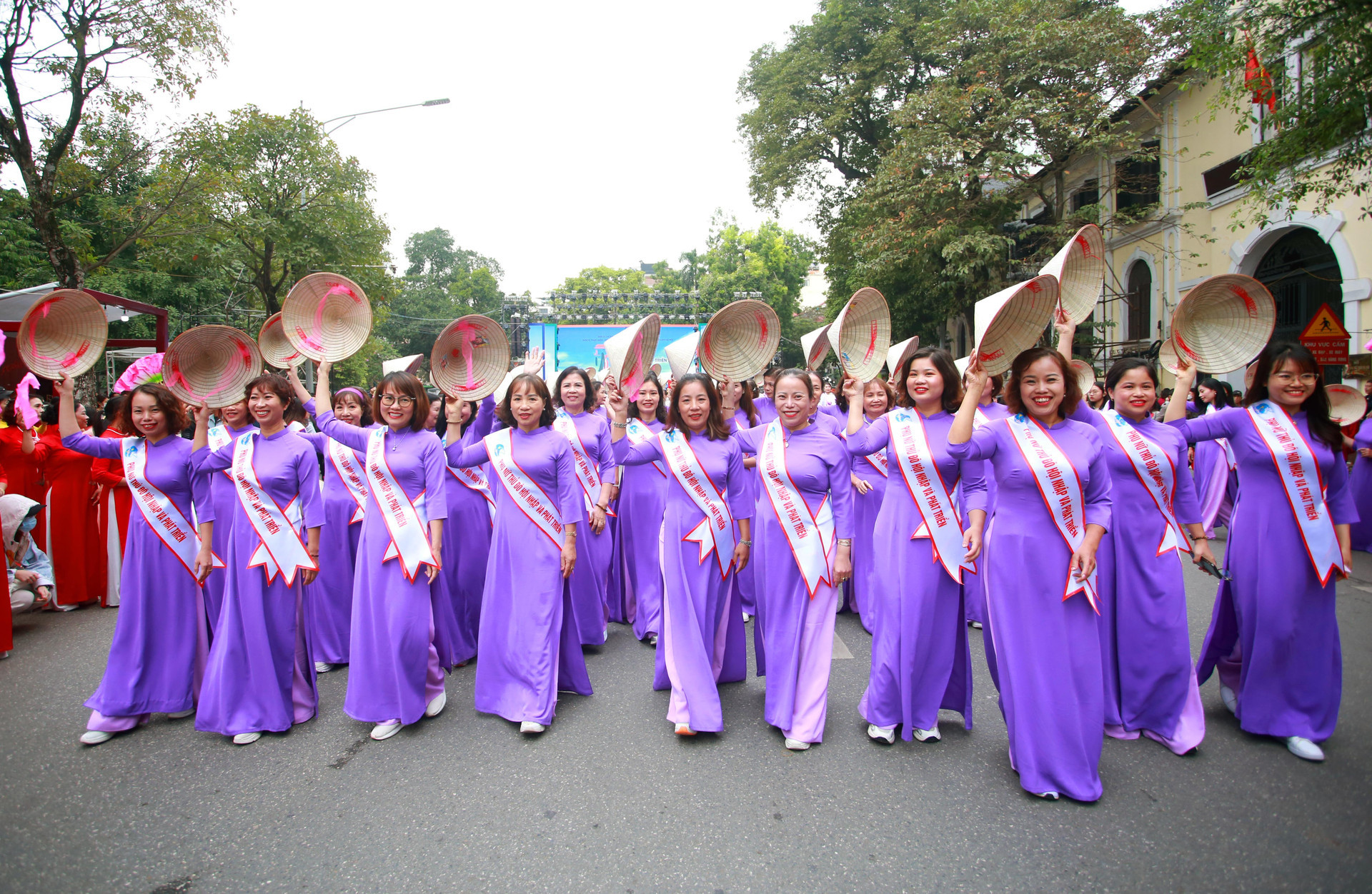 Hanói celebra el 70 º aniversario de su liberación con un festival Ao Dai