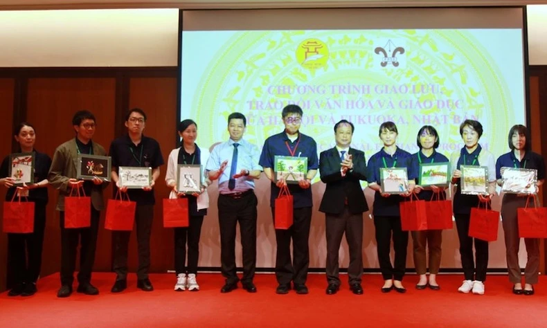 Estudiantes de Fukuoka comienzan un programa de intercambio con familias anfitrionas en Hanói