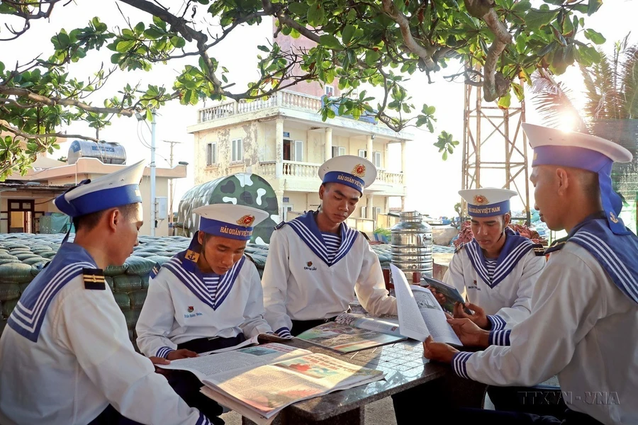 Armada Popular de Vietnam El escudo de acero protege mar e islas de la Patria